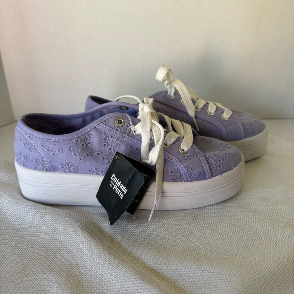 Cuidado Con El Perro, Size 6 (fits more like a 5.5) - Lavender